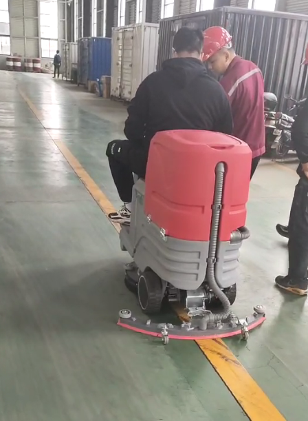 江苏某科技公司选购驾驶式洗地机DX5