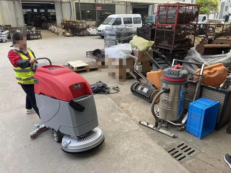 扬州某机械公司再次采购手推式洗地机DX4